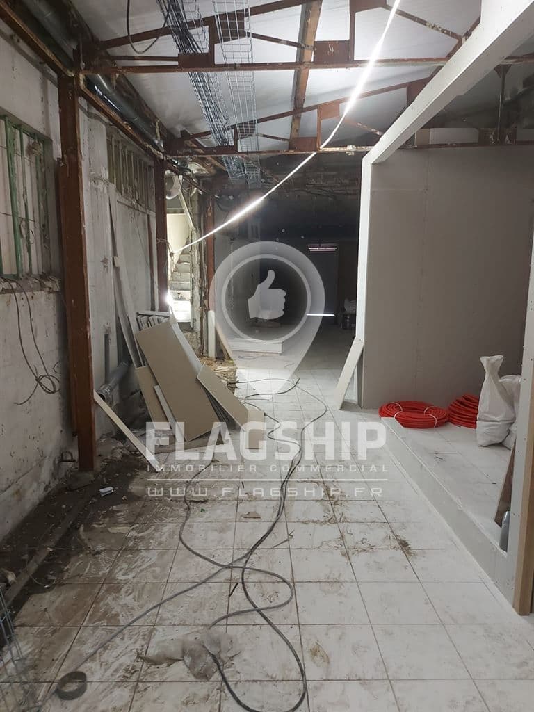 Local commercial · 344 m² · Location — photo 2