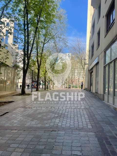 Local commercial · 42 m² · Achat des murs — photo 2