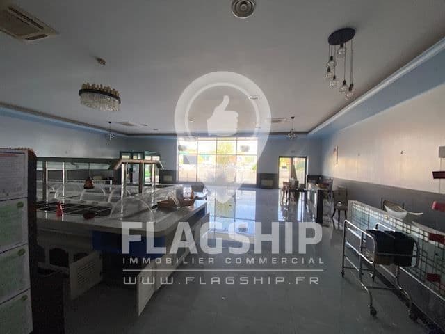 Local commercial · 353 m² · Location — photo 1