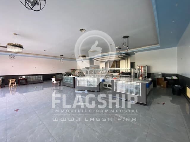 Local commercial · 353 m² · Location — photo 3