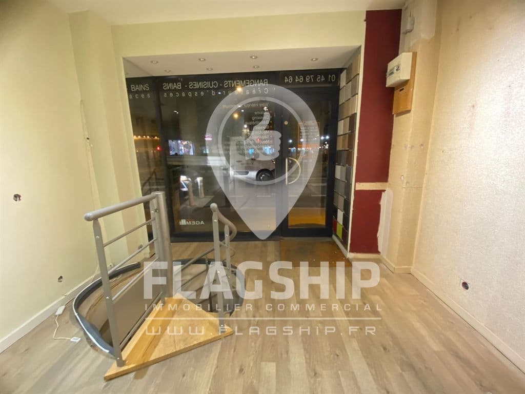 Local commercial · 42 m² · Achat des murs — photo 2