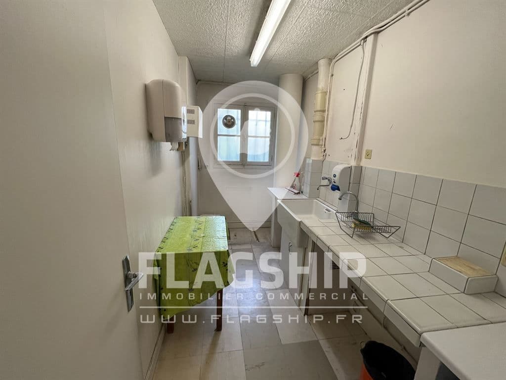 Local commercial · 100 m² · Achat des murs — photo 3