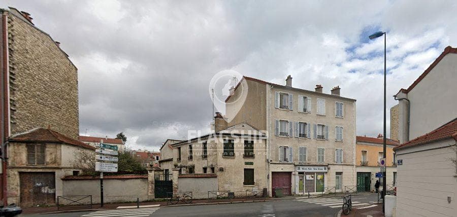 Local commercial · 301 m² · Location — photo 1