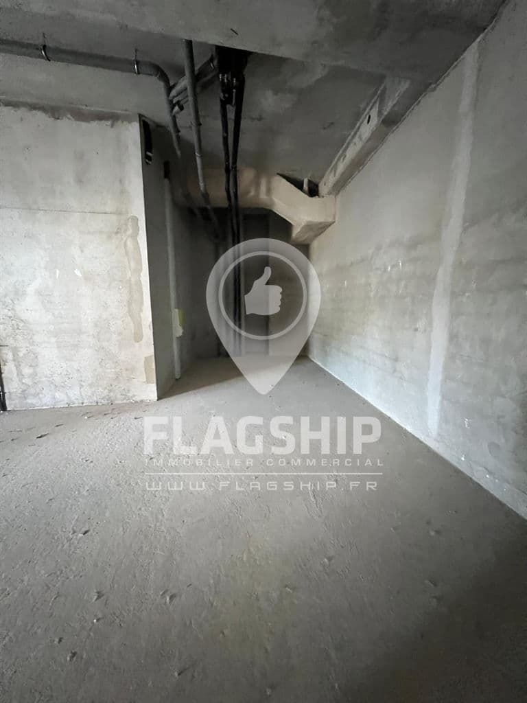 Local commercial · 100 m² · Location — photo 3