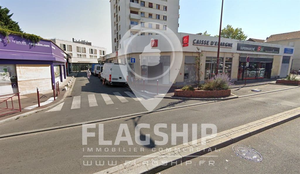 Local commercial · 930 m² · Location — photo 1