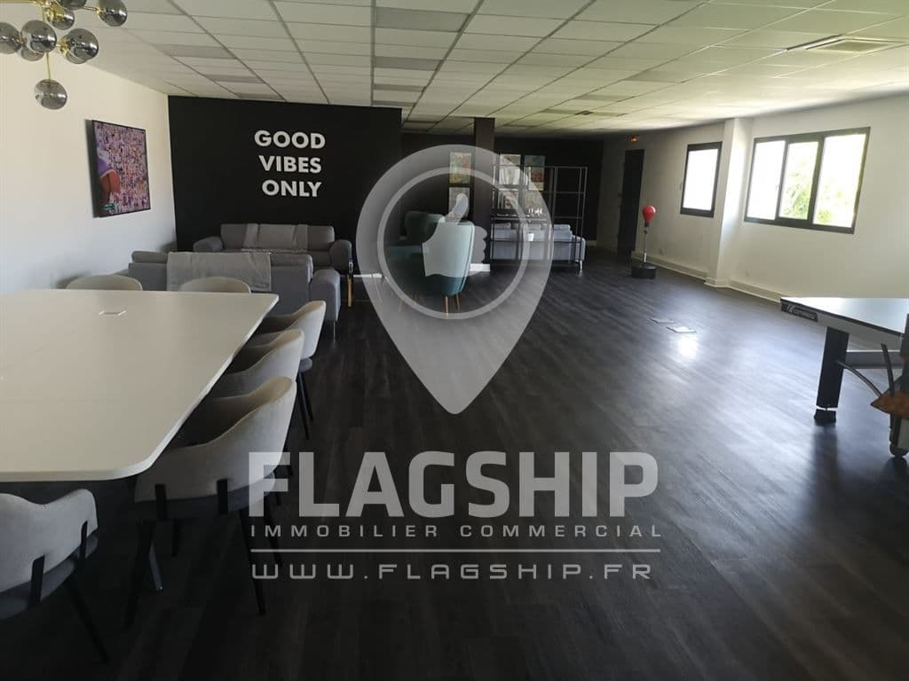 Local commercial · 613 m² · Achat des murs — photo 2