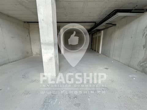 Local commercial · 152 m² · Location — photo 2