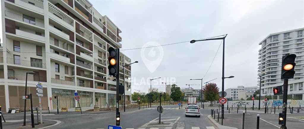 Local commercial · 152 m² · Location — photo 3