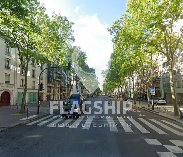 Local commercial · 526 m² · Location — photo 1