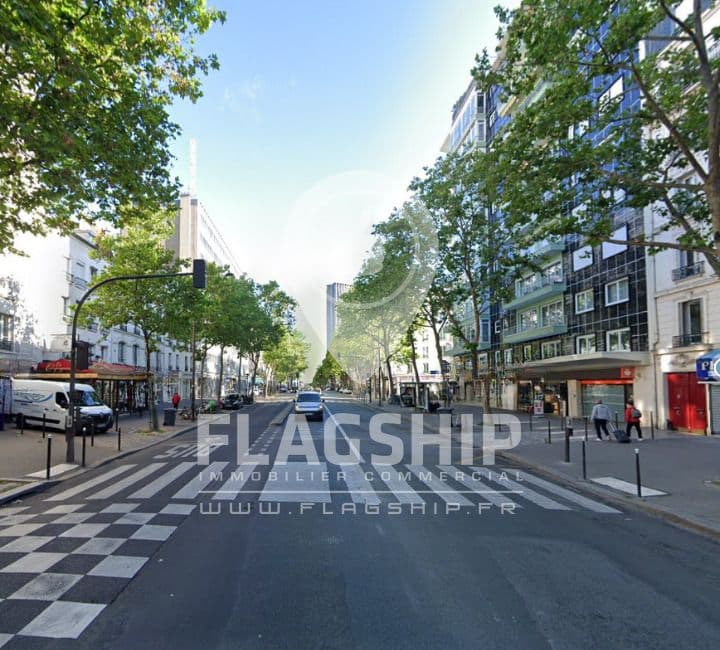 Local commercial · 526 m² · Location — photo 2
