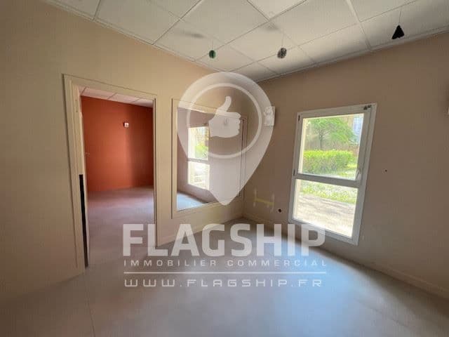 Local commercial · 125 m² · Location — photo 3
