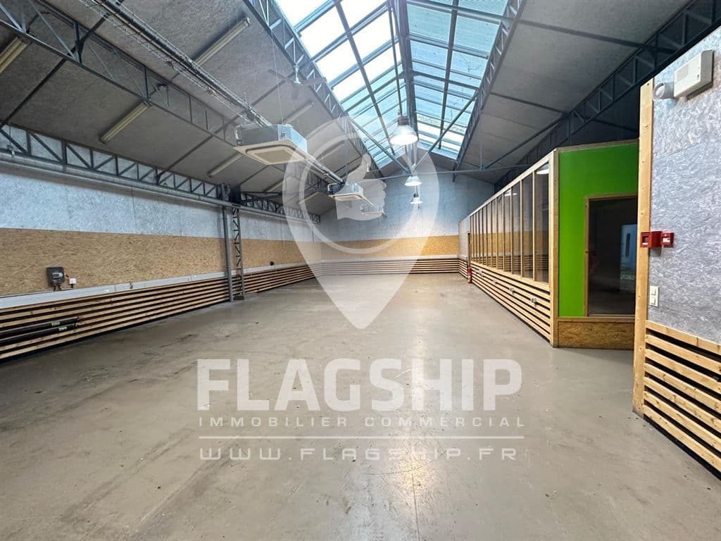 Local commercial · 77 m² · Location — photo 2