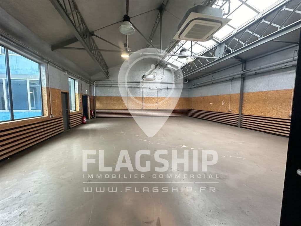 Local commercial · 77 m² · Location — photo 3