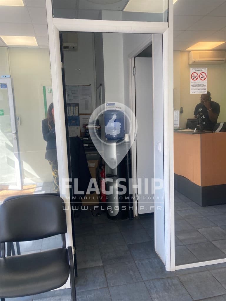Local commercial · 30 m² · Cession de bail — photo 2