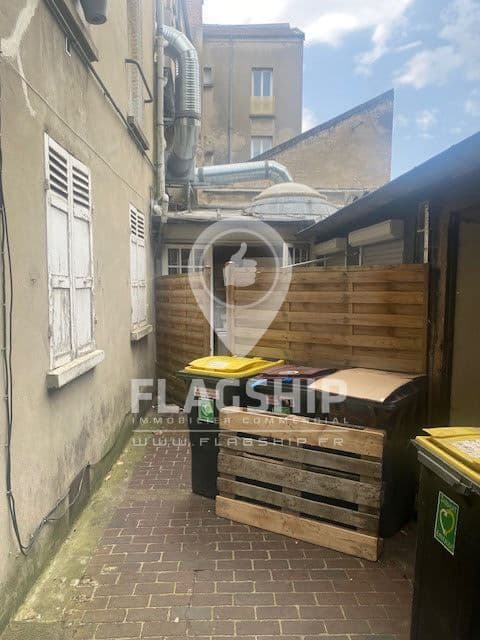 Local commercial · 70 m² · Achat des murs — photo 3
