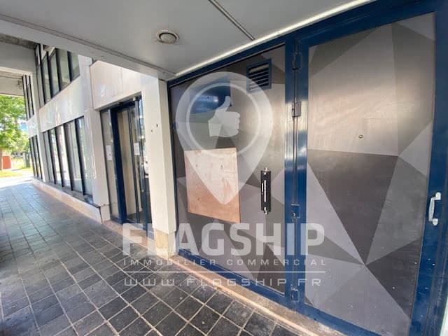 Local commercial · 221 m² · Location — photo 1