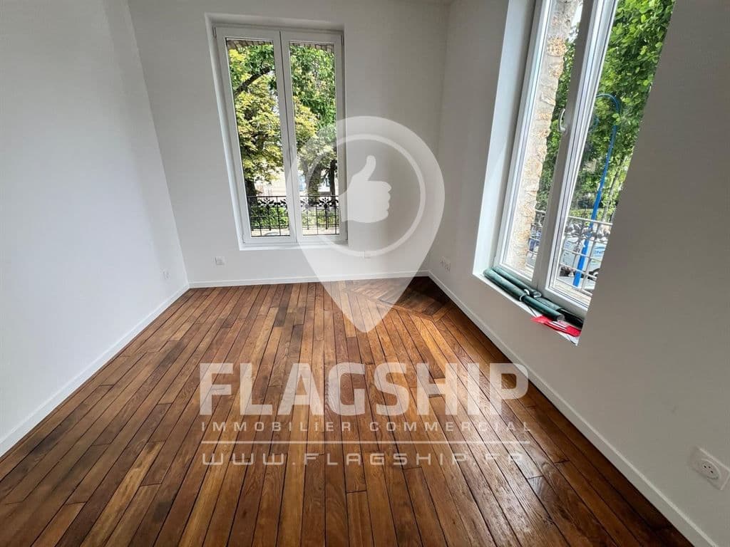 Local commercial · 210 m² · Achat des murs — photo 2