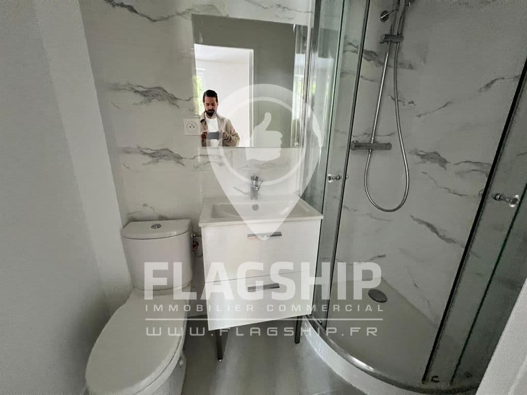 Local commercial · 210 m² · Achat des murs — photo 3