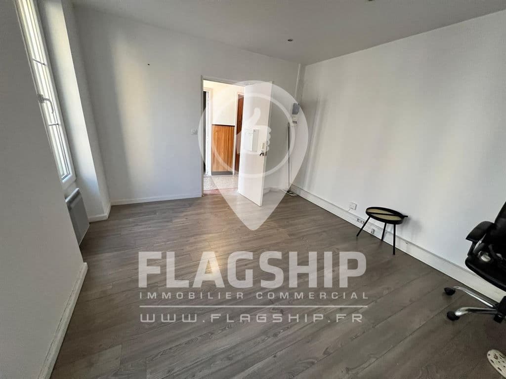 Local commercial · 13 m² · Achat des murs — photo 1