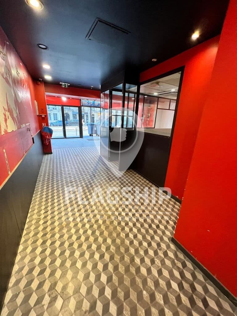 Local commercial · 198 m² · Location — photo 2