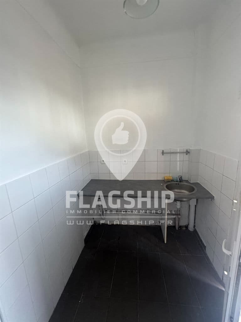 Local commercial · 42 m² · Location — photo 2
