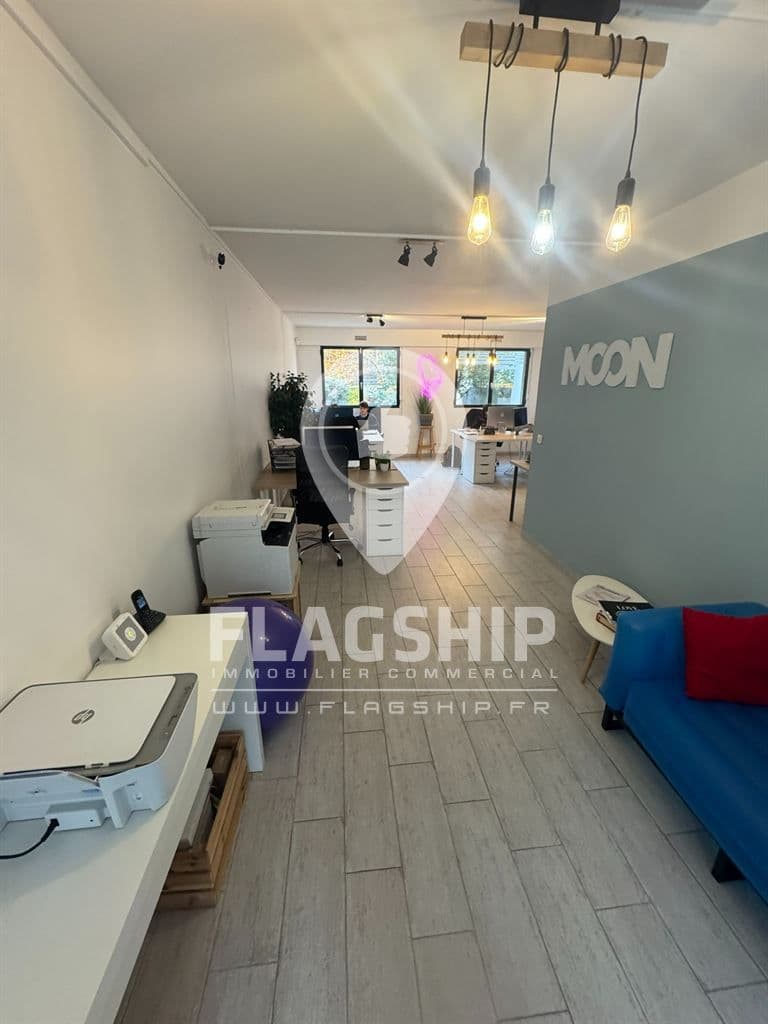 Local commercial · 90 m² · Location — photo 2