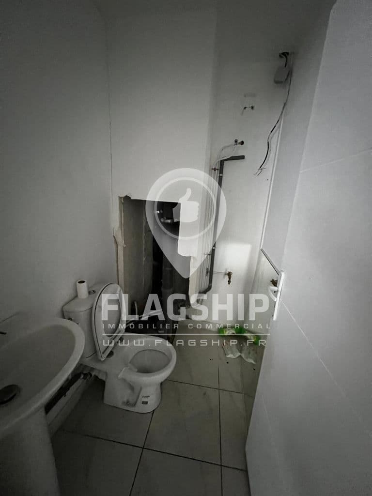 Local commercial · 136 m² · Achat des murs — photo 3