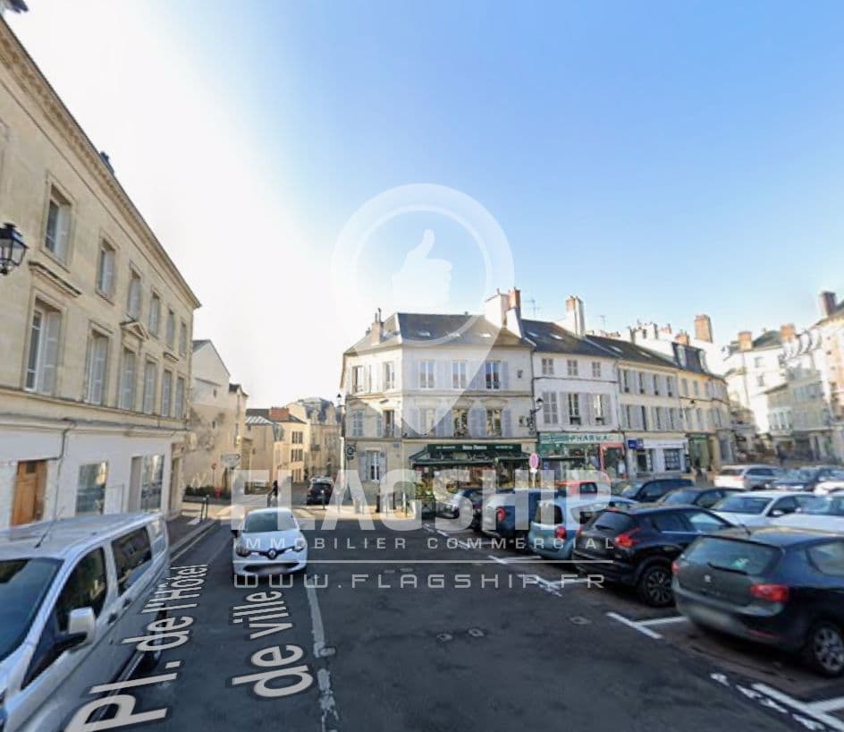 Local commercial · 114 m² · Location — photo 2