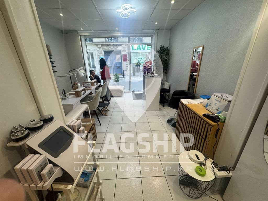 Local commercial · 43 m² · Cession de bail — photo 2
