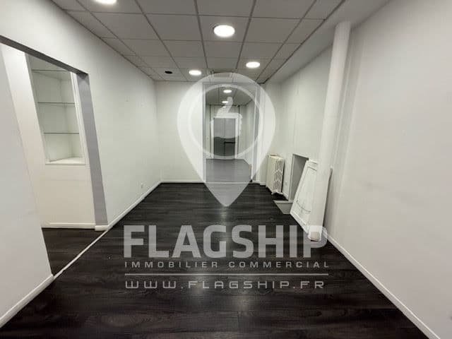 Local commercial · 151 m² · Location — photo 2