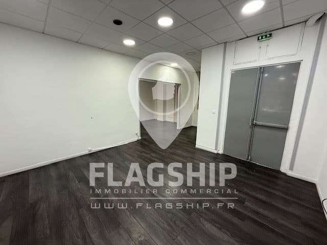 Local commercial · 151 m² · Location — photo 3