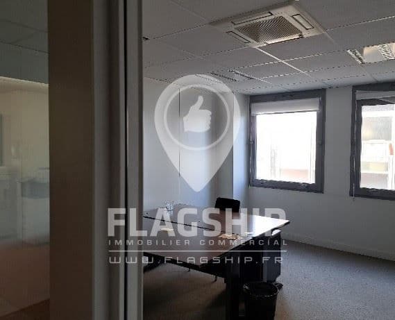 Local commercial · 830 m² · Location — photo 2