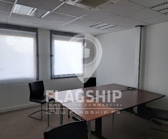 Local commercial · 830 m² · Location — photo 3
