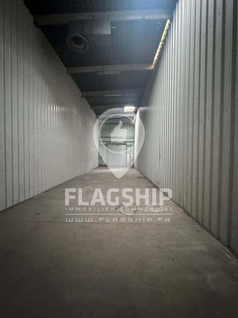 Local commercial · 785 m² · Location — photo 3
