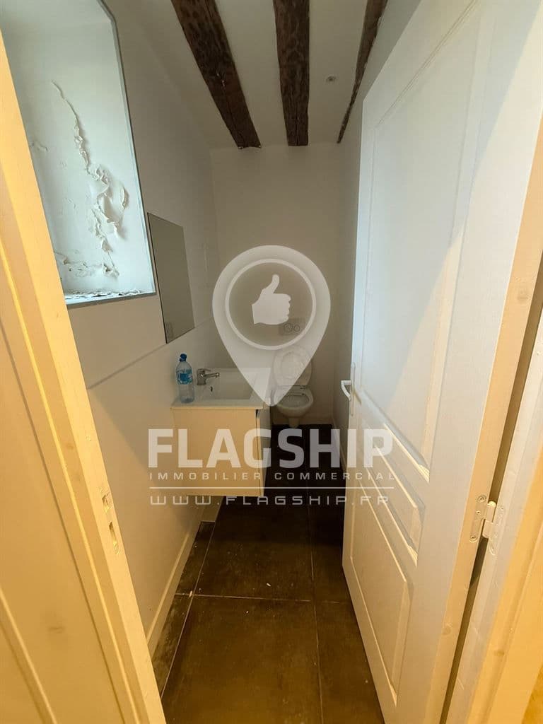 Local commercial · 81 m² · Location — photo 2