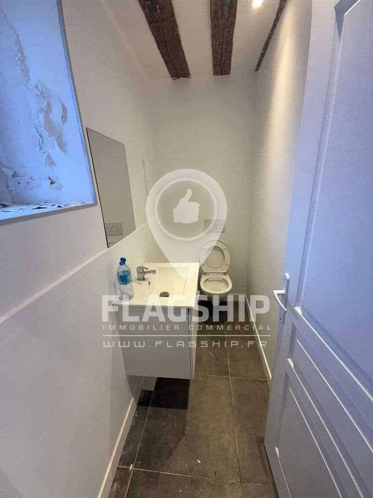 Local commercial · 81 m² · Location — photo 3