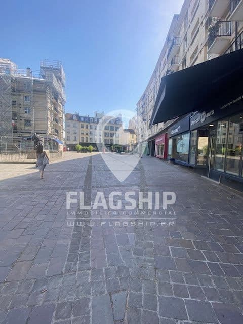 Local commercial · 105 m² · Location — photo 1