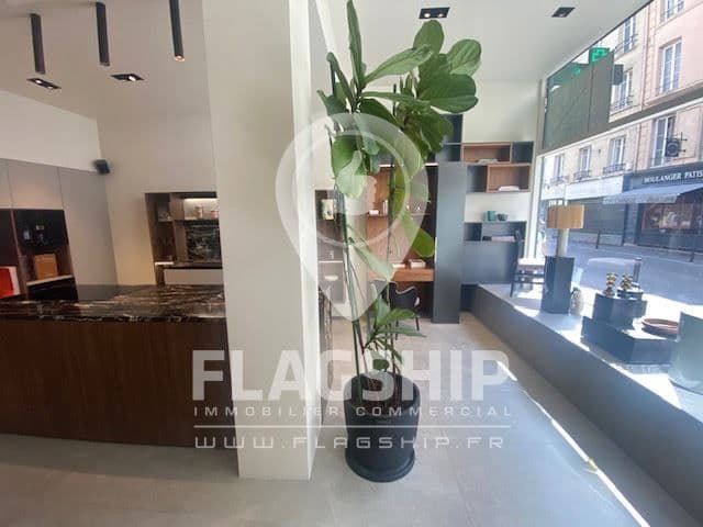 Local commercial · 105 m² · Location — photo 2