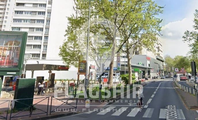 Local commercial · 605 m² · Location — photo 2
