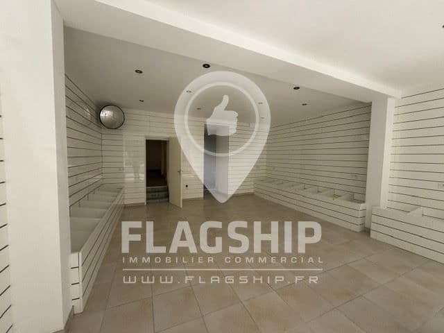 Local commercial · 82 m² · Location — photo 3