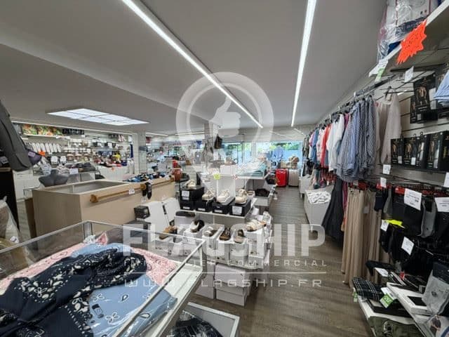 Local commercial · 215 m² · Cession de bail — photo 2