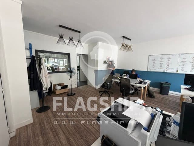Local commercial · 130 m² · Achat des murs — photo 2