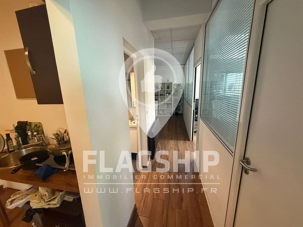 Local commercial · 70 m² · Location — photo 1