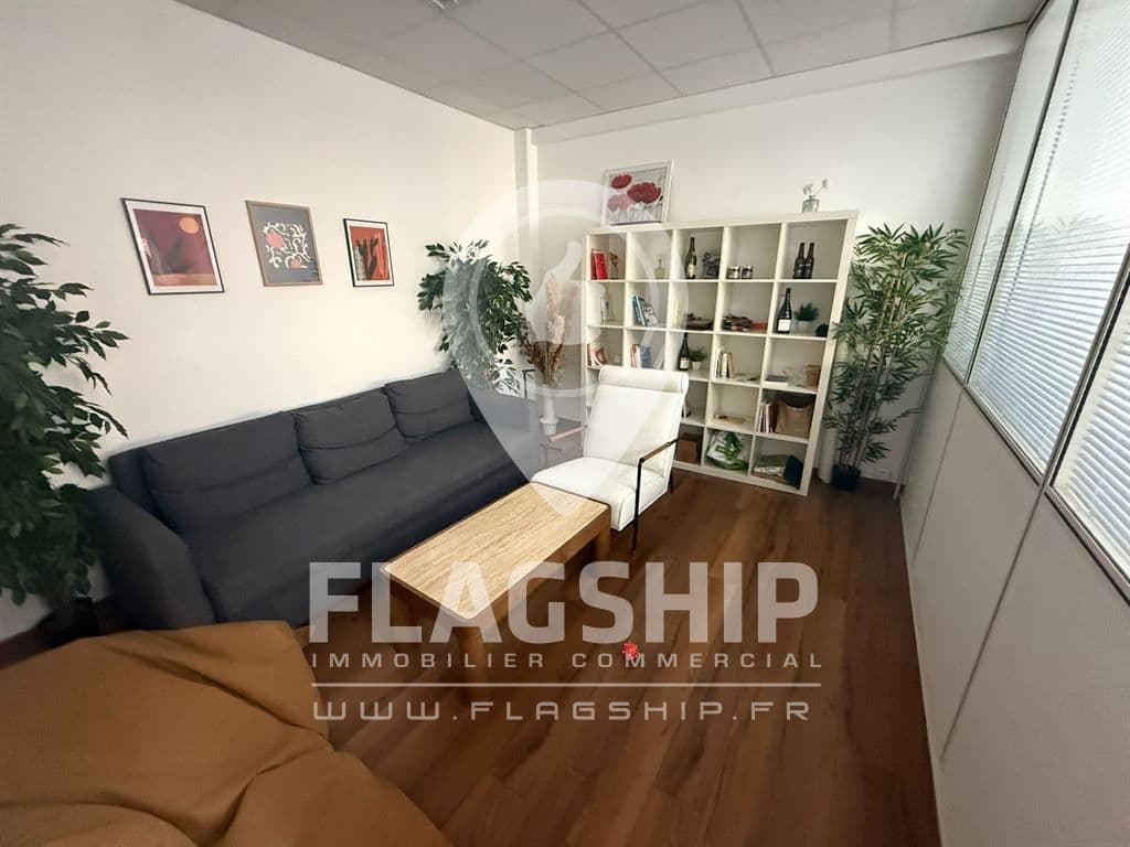 Local commercial · 70 m² · Location — photo 3