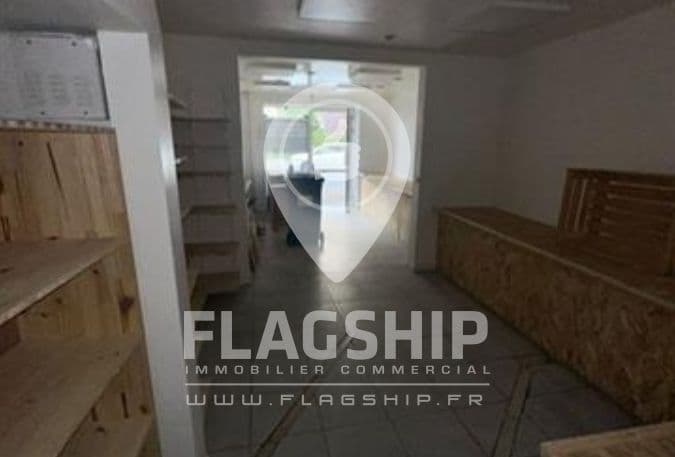 Local commercial · 101 m² · Location — photo 3