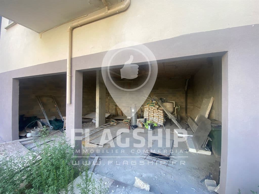 Local commercial · 107 m² · Location — photo 1