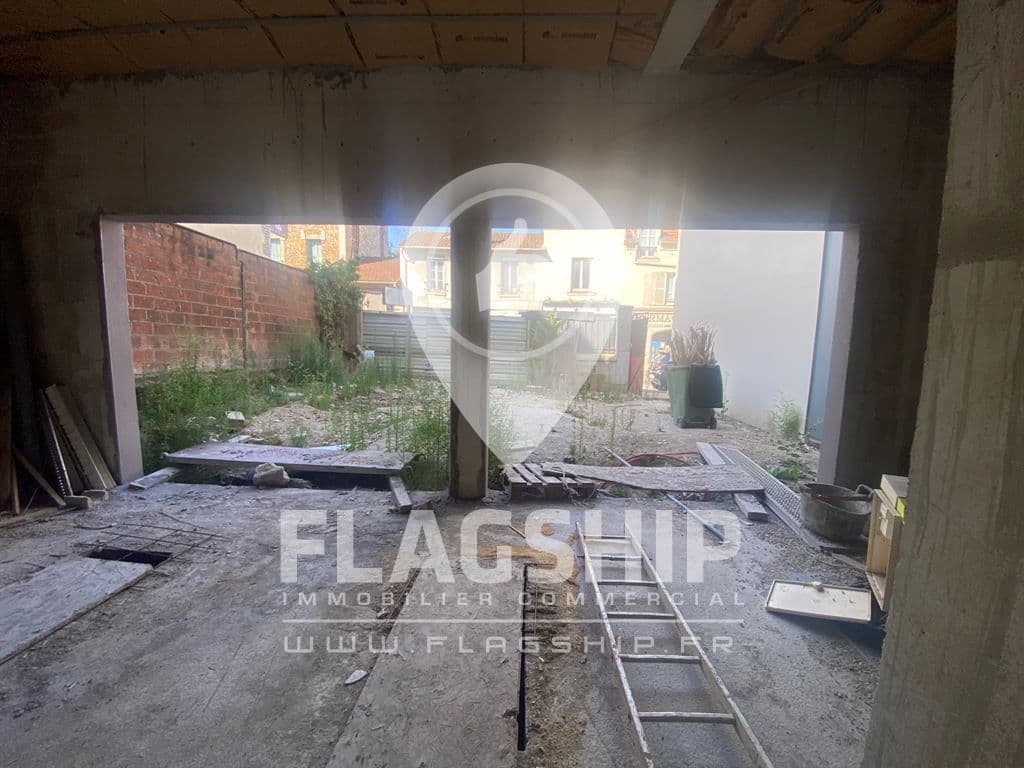 Local commercial · 107 m² · Location — photo 3