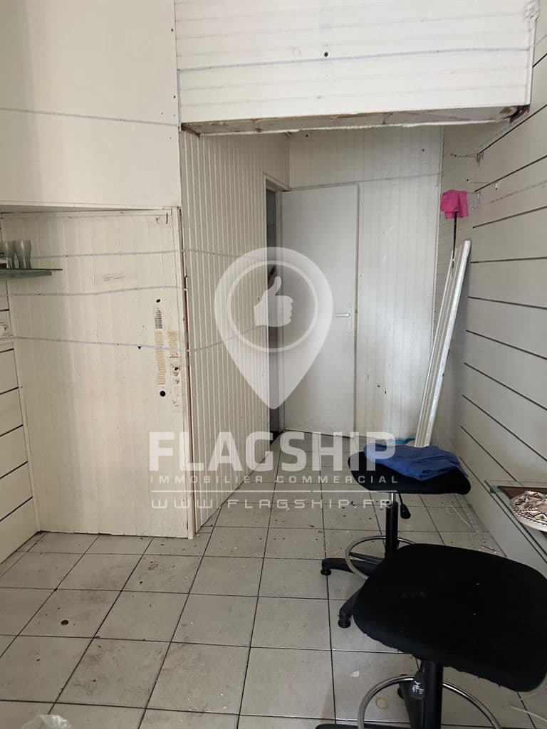 Local commercial · 42 m² · Location — photo 3