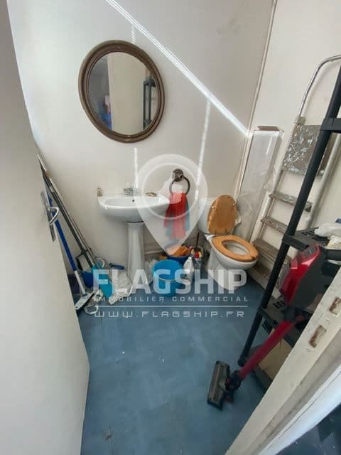 Local commercial · 55 m² · Location — photo 3