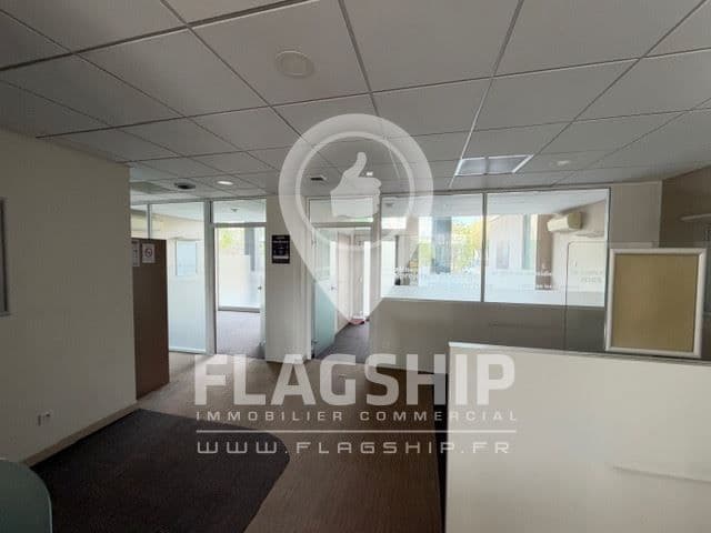 Local commercial · 160 m² · Location — photo 3